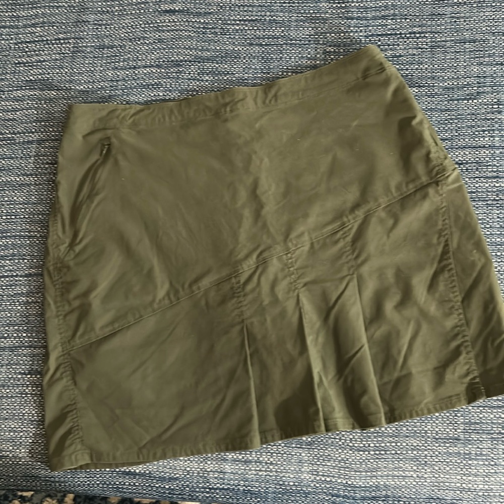 Sahalie Olive Green Skort Sz 16